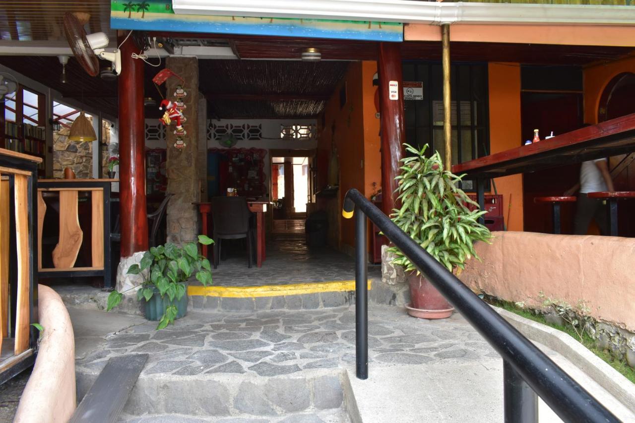 Costa Linda Art Hostel Manuel Antonio Exterior photo